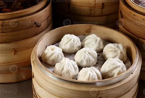   Xiaolongbao – Delikatne, parowane pierożki z wybuchającym smakiem!